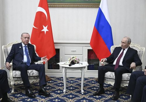 Tổng thống Thổ Nhĩ Kỳ Recep Tayyip Erdogan và Tổng thống Nga Vladimir Putin đã có cuộc hội đàm kéo dài khoảng 90 phút tại thủ đô Bishkek của Kyrgyzstan. Ảnh: CCTV.