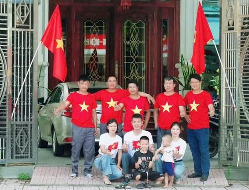 Người dân Thanh Hóa vui Tết Độc lập trong không khí rực rỡ cờ hoa.
