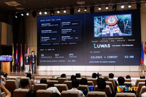 Các đội thi giới thiệu sản phẩm công nghệ tại Vòng chung kết ASEAN AI Hackathon 2026.