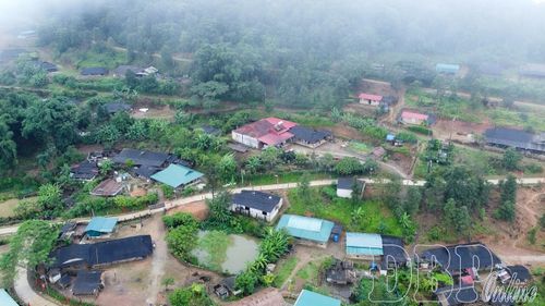 Mây sớm bảng lảng trên bản Tìa Ló.