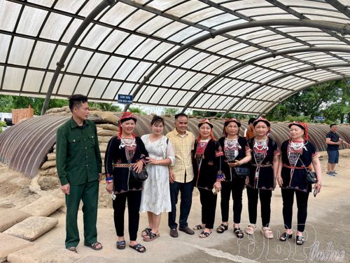 Nhiều du khách lựa chọn hầm Chỉ huy Tập đoàn cứ điểm Điện Biên Phủ là điểm tham quan trong ngày Quốc khánh 2/9. 