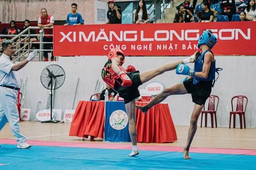  Võ sĩ Trần Duy Anh (giáp đỏ) xuất sắc giành HCV, góp công vào thành tích của đoàn Gia Lai. Ảnh: Minh Tuấn 