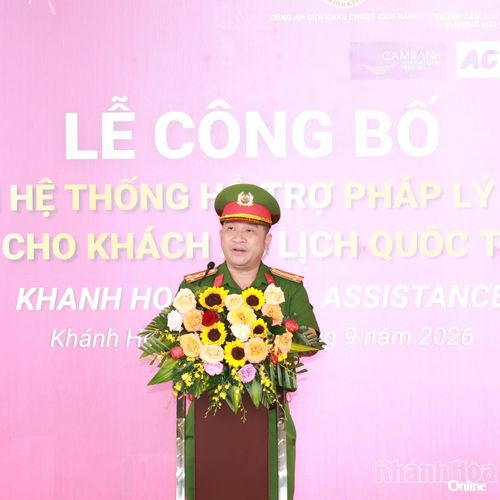 Đại tá Trần Minh Trúc – Phó Giám đốc Công an tỉnh Khánh Hòa phát biểu tại buổi lễ.