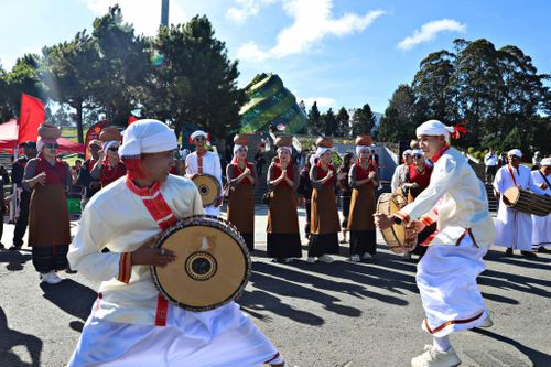 Carnival cồng chiêng diễu hành đường phố là ngày hội của các dân tộc tỉnh Lâm Đồng (Ảnh: Chính Thành)
