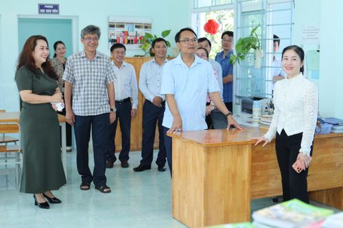 Đồng chí Đặng Hồng Sỹ, Phó Bí thư Thường trực Tỉnh ủy; đồng chí Nguyễn Minh, Phó Chủ tịch UBND tỉnh, cùng lãnh đạo các sở, ban, ngành kiểm tra công tác chuẩn bị năm học 2026 - 2027 tại Trường Tiểu học Hàm Liêm