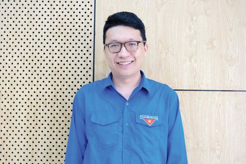 Anh Nguyễn Nhật Minh Đăng, giáo viên Tin học Trường Tiểu học Thạnh Mỹ, xã Đơn Dương