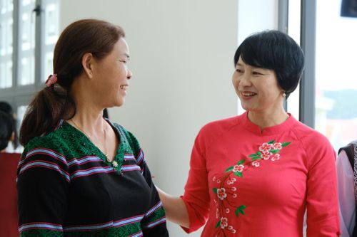 Phó Bí thư Tỉnh ủy, Chủ tịch Ủy ban MTTQ Việt Nam tỉnh Phạm Thị Phúc thăm hỏi, trao đổi lắng nghe tâm tư, nguyện vọng từ cơ sở