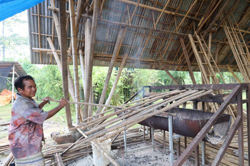 Hợp tác xã sơ chế tre tầm vông Tố Lan, xã Đạ Tẻh tạo việc làm cho nhiều người dân tộc thiểu số tại địa phương.