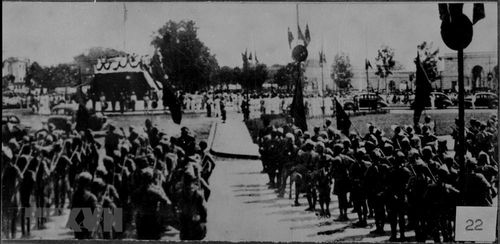 Đông đảo nhân dân tập trung tại Quảng trường Ba Đình nghe Chủ tịch Hồ Chí Minh đọc Tuyên ngôn Độc lập ngày 2/9/1945. (Ảnh: TTXVN)