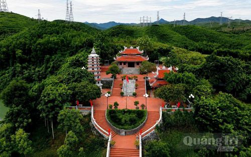 Đền tưởng niệm liệt sĩ Trường Sơn-Bến phà Long Đại - Ảnh: P.V