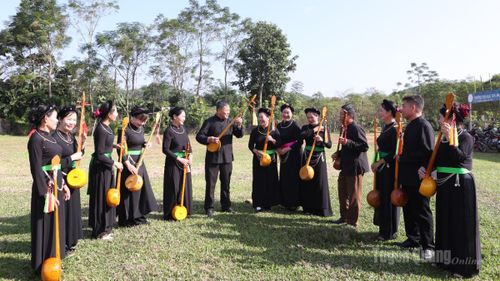 Người có uy tín xã Tân An vận động đồng bào dân tộc thiểu số tích cực giữ gìn bản sắc văn hóa dân tộc.