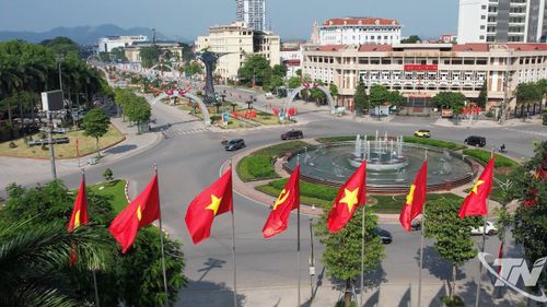Trung tâm tỉnh Thái Nguyên rực rỡ cờ hoa đón Tết Độc lập.