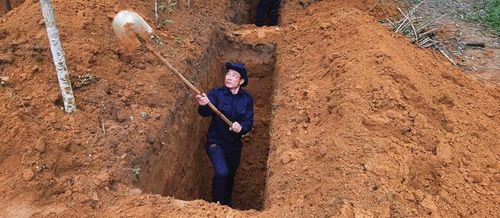 Lực lượng Đội 192 không quản đường sá xa xôi, địa hình hiểm trở chỉ mong được đưa các anh sớm về với quê mẹ. 