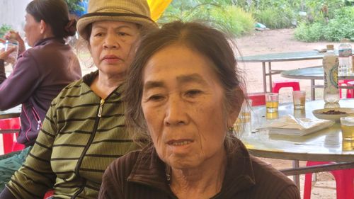 Bà Đinh Thị Thắm trong tang lễ của con gái út Trương Thị D.H