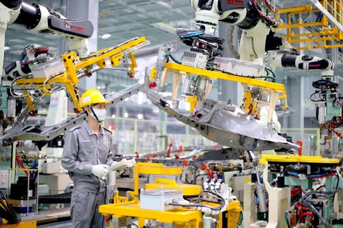 Những tháng đầu năm, bức tranh thu hút đầu tư trực tiếp nước ngoài (FDI) vào lĩnh vực công nghệ caotại Việt Nam trở nên sôi động hơn với sự xuất hiện của hàng loạt dự án mới.