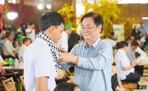 Nguyên Phó Chủ tịch Quốc hội Lê Minh Hoan cho rằng, cần chuyển từ hỗ trợ đơn thuần sang tạo cơ hội để người dân làm chủ quá trình phát triển. (Ảnh: Dân Việt).