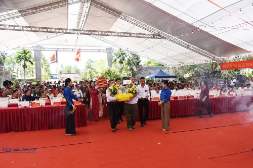 Các đoàn dâng lễ. Ảnh: Lâm Hòa/Mekong ASEAN.