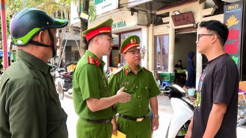 Công an phường Hạc Thành thường xuyên có mặt tại các tuyến đường, khu vực trọng điểm, nơi tập trung đông người và những địa bàn tiềm ẩn nguy cơ ùn tắc giao thông.
