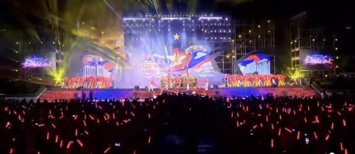 Sân khấu hoành tráng, lung linh tại Concert “Cao Bằng - Non nước ngàn năm”.