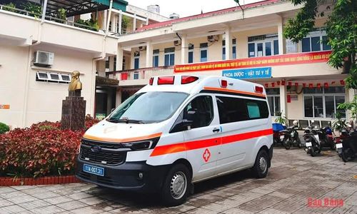 Không có ngày nghỉ lễ, những chuyến xe cứu thương luôn sẵn sàng lên đường trong những tình huống khẩn cấp.