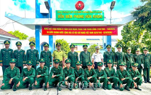 Cán bộ, chiến sĩ Đồn Biên phòng Hòn Khoai cùng các lực lượng đứng chân trên đảo luôn giữ vững đoàn kết, hoàn thành tốt mọi nhiệm vụ được giao.