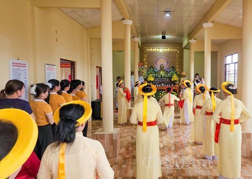 Lễ dâng hương tưởng niệm Bác Hồ được Đảng bộ, chính quyền và Nhân dân xã Vĩnh Hậu tổ chức trang trọng.
