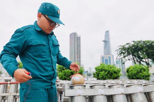 Chương trình bắn pháo hoa diễn ra từ 21 giờ đến 21 giờ 15 phút ngày 2-9 với 7 điểm, trong đó 3 điểm bắn pháo hoa tầm cao gồm: Khu vực đầu hầm sông Sài Gòn (phường An Khánh), Trung tâm Thành phố mới (phường Bình Dương), Quảng trường Tháp Tam Thắng (phường Vũng Tàu); 4 điểm bắn pháo hoa tầm thấp gồm: Công viên Văn hóa Đầm Sen (phường Bình Thới), Tòa tháp Saigon Marina IFC (phường Sài Gòn), Khu biệt thự Kim Long (cầu Rạch Đỉa - xã Nhà Bè), Công viên Quảng trường Bà Rịa (phường Bà Rịa)