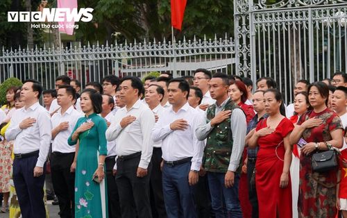 Để chủ động phục vụ lượng khách tăng cao trong dịp lễ, Hội trường Thống Nhất đã xây dựng phương án tổ chức phục vụ, tập trung vào việc tăng cường nhân sự tại các vị trí bán vé, hướng dẫn, điều tiết và phân luồng khách.