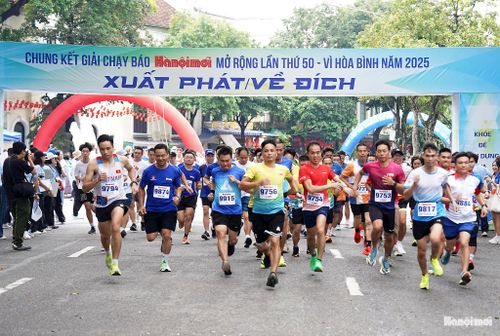 Giải chạy Báo Hànộimới mở rộng – Vì hòa bình là điểm sáng trong hành trình của thể thao Hà Nội với sự phát triển của đất nước, Thủ đô. Ảnh: Viết Thành