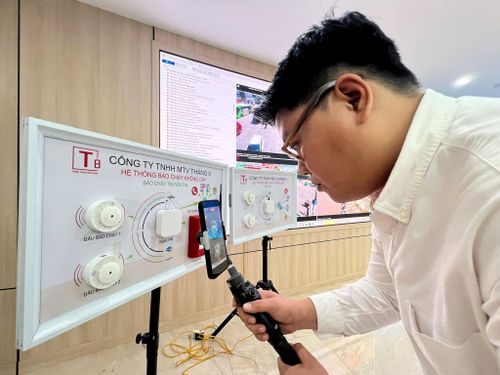 Dây chuyền báo cháy không dây đã được đưa vào ứng dụng. Ảnh: Bảo Hân