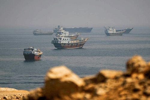 Thỏa thuận ngừng bắn giữa Mỹ và Iran sụp đổ do hai bên bất đồng về quyền kiểm soát Eo biển Hormuz. Ảnh: REUTERS