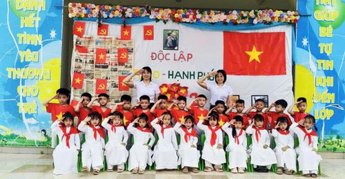 Tại các trường mầm non xã Tam Hưng, trẻ được tham gia chuỗi hoạt động trải nghiệm đầy ý nghĩa chào mừng ngày Quốc khánh. Ảnh: Bình Minh 