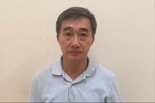Thứ trưởng Bộ Y tế Trần Văn Thuấn tại Cơ quan Công an. Ảnh: Bộ Công an