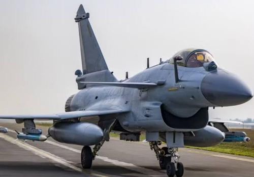 J-10C xuất hiện để giải quyết một phần những hạn chế đó. Thay đổi quan trọng nhất nằm ở radar. J-10A sử dụng radar quét cơ khí, trong khi J-10C được trang bị radar mảng pha điện tử chủ động AESA.