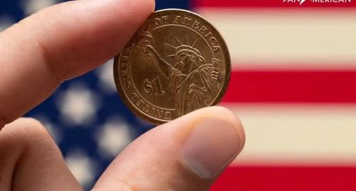 Tuy nhiên, một đạo luật do chính ông Trump ký trong nhiệm kỳ đầu tiên cho phép Bộ Tài chính sản xuất đồng xu 1 USD có thiết kế đặc biệt để kỷ niệm 250 năm ngày lập quốc.