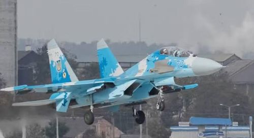 Nói cách khác, MiG-29 giống một tiêm kích chiến thuật cơ động, còn Su-27 giống một “thợ săn” tầm xa.
