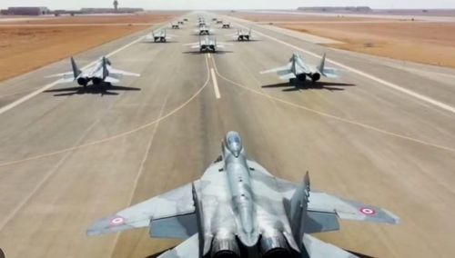 Sau này, cả 2 dòng đều phát triển thành những gia đình máy bay rất lớn. MiG-29 tiếp tục được phát triển thành MiG-29M và MiG-35, trong khi Su-27 trở thành nền tảng cho Su-30, Su-33 và Su-35.