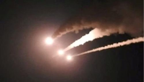 Iran sau đó tuyên bố đáp trả bằng tên lửa và máy bay không người lái (UAV) nhằm vào các căn cứ Mỹ tại Jordan và UAE. Quân đội Jordan cho biết đã đánh chặn 8 tên lửa, nhưng không xác định nguồn phóng.
