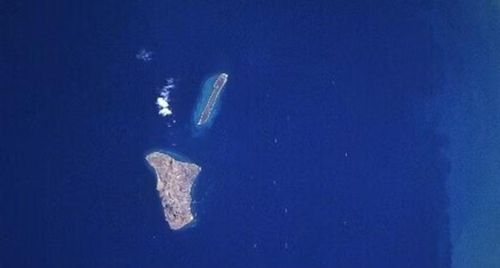 Căng thẳng Mỹ - Iran tiếp tục gia tăng trong bối cảnh chính quyền ông Trump đẩy mạnh các biện pháp gây sức ép kinh tế đối với Tehran. Tuy nhiên, Washington vẫn cảnh báo sẽ đáp trả mạnh nếu Iran tiếp tục triển khai thủy lôi tại eo biển Hormuz.