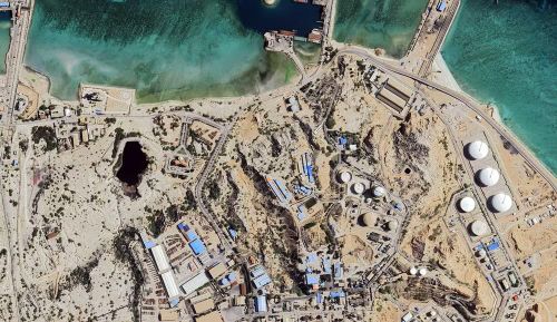UAE sau đó bác bỏ thông tin căn cứ không quân Al Minhad bị tên lửa tấn công. Cơ quan chức năng nước này không cho biết liệu căn cứ có bị UAV nhắm mục tiêu hay không.