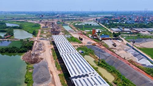 Nhiều trụ cầu đã hoàn thành phần thân, sẵn sàng cho các bước thi công tiếp theo