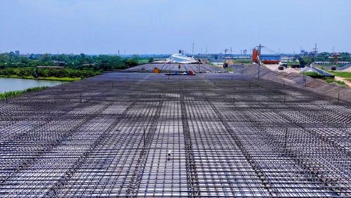 Đường Vành đai 4 từ nút giao quốc lộ 1A cũ tới nút giao với cao tốc Pháp Vân - Cầu Giẽ lao dầm hàng loạt