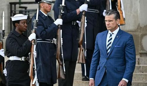 Ông Hegseth cũng chịu sức ép trong những tháng gần đây khi Mỹ chưa đạt được các mục tiêu quân sự đề ra trong cuộc chiến với Iran, theo nội dung bài viết.