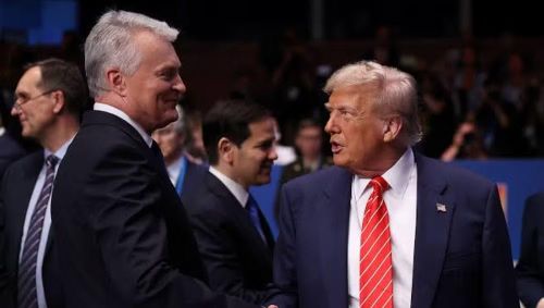 Cuộc chiến cũng ảnh hưởng đến mức độ ủng hộ chính quyền Trump trước cuộc bầu cử giữa nhiệm kỳ tháng 11. Theo khảo sát do Đại học Massachusetts công bố ngày 31/8, hơn 2/3 người Mỹ không đồng tình với cách chính quyền xử lý cuộc chiến.