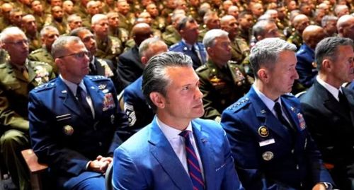 Theo ông Tillis, những hiểu biết về chiến tranh đang thay đổi nhanh chóng tại các chiến trường như Ukraine và Iran, khiến cách vận hành quân sự truyền thống không còn phù hợp.