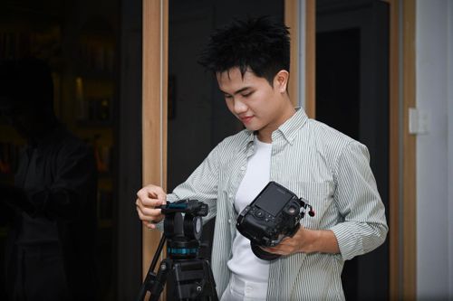 Gần đây, bên cạnh việc sáng tạo những nội dung đời sống, thương mại, Minh Tân còn dành thời gian phát triển các nội dung về văn hóa đọc. "Khi đăng những video đầu tiên về sách, mình thực sự bất ngờ trước sự hưởng ứng lớn từ người xem, hơn 100.000 lượt xem cho video đầu tiên. Sự đón nhận nhiệt tình đó đã trở thành động lực to lớn giúp mình tiếp tục thực hiện các tập review sách tiếp theo", anh kể.