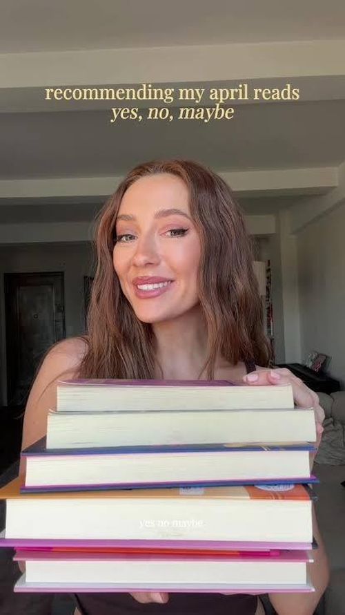  Nhà sáng tạo nội dung Caitlin Bea chuyên làm nội dung về sách ở Mỹ. Ảnh: TikTok. 
