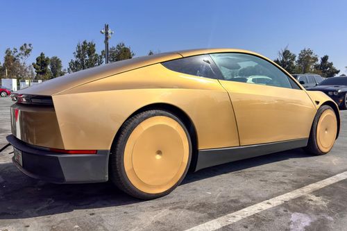  Sự kiện Cybercab tại Austin vì vậy không chỉ là màn ra mắt một mẫu xe mới, mà còn được xem là phép thử quan trọng đối với tham vọng đưa công nghệ tự hành trở thành một trụ cột kinh doanh mới của Tesla. 