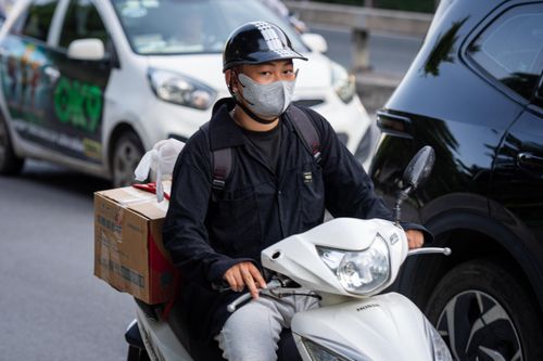  Gà, trứng, thịt, cá và rau là những món thường được người trẻ mang theo trong chuyến trở lại thành phố sau kỳ nghỉ. Ảnh: Đinh Hà. 