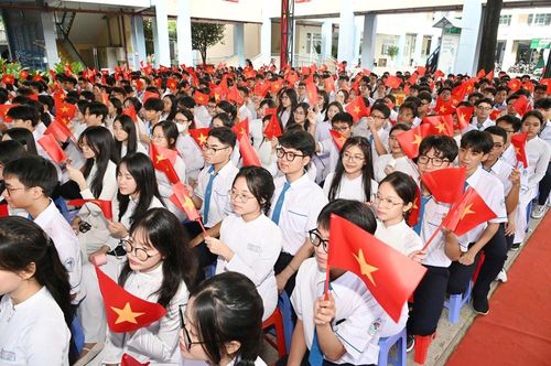 Bộ GD&ĐT yêu cầu không kéo dài phần lễ, không tổ chức thêm các bài phát biểu mang tính nghi thức sau Chương trình chung; dành thời gian phù hợp cho các hoạt động giáo dục